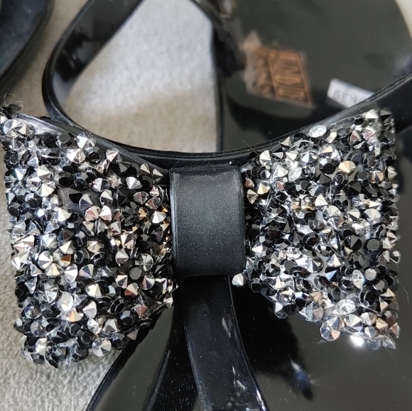 3 For $30/Gummy Flip Flop Sandals (black) - Picture 3 of 3